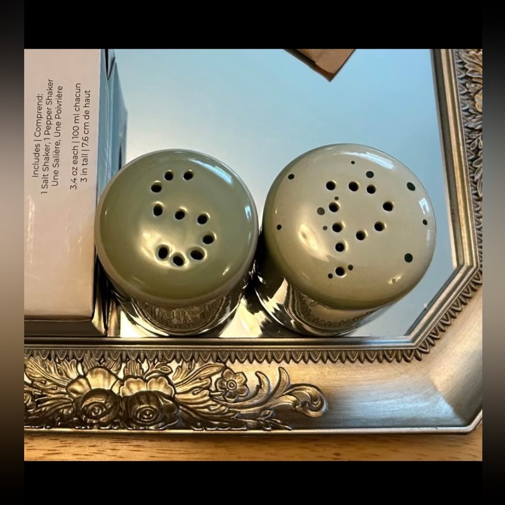 ✨✨Darling Spring Salt & Pepper Shaker Set✨✨ - Picture 3 of 3